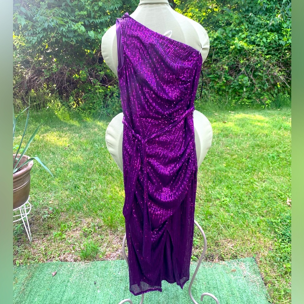 Purple sequined lined one shoulder evening dress! Ankle length, ...oh my🥰